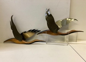 lot 219 image: Pair of Mid Century Teak & Brass Flying DuckGoose Wall Sculptures