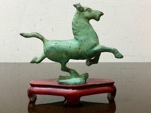 lot 229 image: Vintage Oriental Bronze Horse Sculpture wStand
