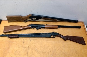 lot 265 image: Nice Lot of 3 Old Vintage DAISY BB Guns