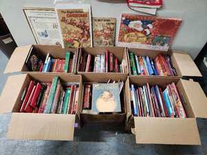 lot 328 image: Massive Estate Collection of THE NIGHT BEFORE CHRISTMAS Books