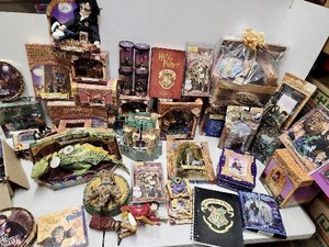 lot 331 image: HUGE & Amazing Estate Collection of HARRY POTTER Items