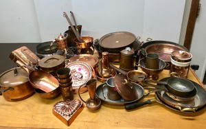 lot 365 image: LARGE Lot of Copper Items - Skillets Molds Lidded Pots etc 