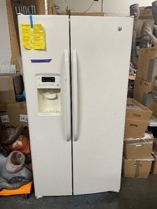 lot 73 image: Excellent Clean working GE Model PTC-22SBM Refrigerator  Freezer