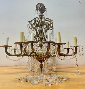 lot 150 image: Beautiful Large Vintage Gilt Metal Hanging Chandelier Lamp FULL of Large Crystal Prisms