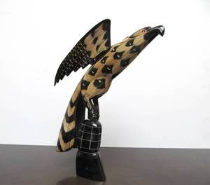 lot 369 image: Hand Carved Horn Eagle In Flight Sculpture 12