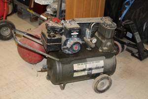 lot 653 image: Sears 12-Gallon 3-HP Air Compressor