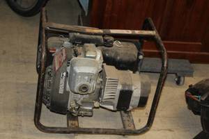 lot 657 image: Honda Harmony Gasoline Generator with Rolling Cage EN2500