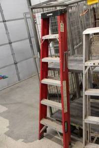 lot 662 image: Husky 6 Step Ladder