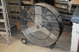 lot 664 image: Strongway Industrial 36-blade Fan