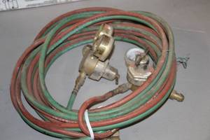 lot 673 image: Torch Set - Hoses, Regulators