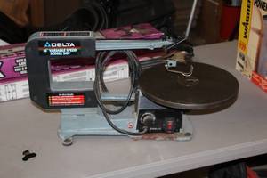 lot 674 image: Delta Variable Speed Scroll Saw