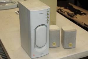 lot 711 image: Sony Active Super Woofer SRS-D2PC with Book Shelf Speaker System SRS-002PC (x2)