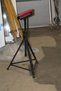 lot 604 image: 13 Material Roller Stand  Adjustable