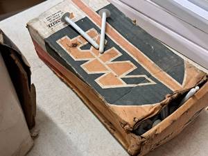 lot 635 image: Lot of (1 Box) Plastic Anchors 14x3
