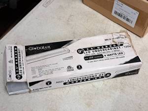 lot 639 image: GlobaLux Lighting 9 LED Undercabinet Light