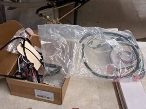lot 640 image: Lot of (1 Box) Assorted Electrical Wires, Lights, Connectors