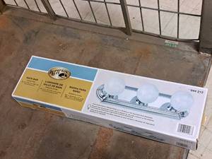lot 772 image: Hampton Bay Bath Bar Fixture 3-Bulb Chrome Finish (New )