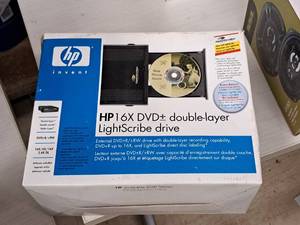 lot 792 image: HP 16X DVD- Double Layer LightScribe Drive DVD Writer