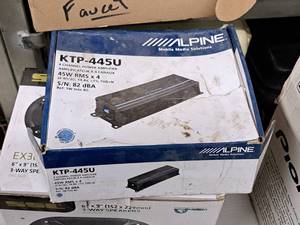lot 789 image: Alpine 4-Channel Car Stereo Power Amplifier 45W RMSx4 KTP-445U (New )