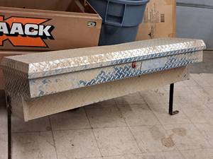 lot 556 image: Diamond Plate Truck Bed Tool Box