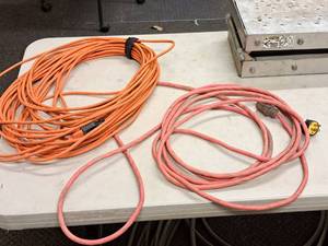 lot 575 image: Lot of (2) Extension Cords