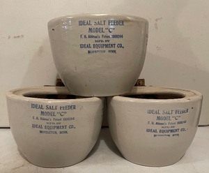 lot 52 image: Three Vintage IDEAL Salt Feeder Model C (LOT 4 of 4)