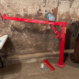 lot 55 image: 1000lb Pickup Truck Crane