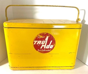 lot 91 image: Vintage Heavy Duty Insulated Tru Ade Metal Cooler