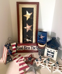 lot 93 image: USA Patriotic Red White and Blue Decor Lot