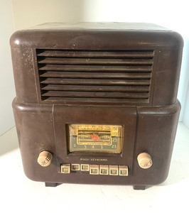 lot 107 image: Non Working Vintage Radio Stewart and Warner Magic Keyboard Radio