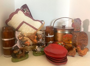 lot 137 image: Large MISC Vintage Decor Lot