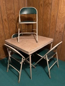lot 173 image: Vintage Samsonite Card Table and Four Chairs