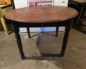 lot 179 image: Round Antique Table