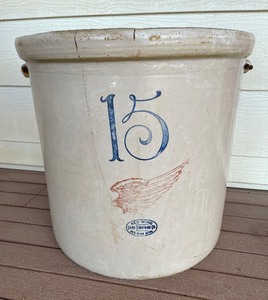 lot 104 image: Redwing Fifteen Gallon Crock