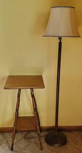 lot 118 image: Small Fern Table and Floor Lamp