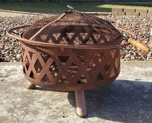 lot 154 image: Firepit with Mesh Cover and Poker
