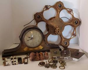 lot 225 image: Antique Brass Light Fixture, Faceplates, Furniture Pulls and Mantle Clock