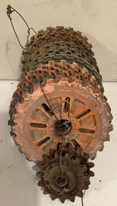 lot 28 image: Vintage Planter Gear and 29 7 Plates