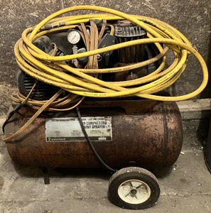 lot 44 image: 2hp Portable Air Compressor  Paint Sprayer with Hose