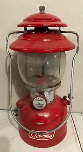 lot 268 image: Vintage 1960s Coleman 200a Oil Lamp