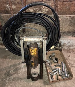 lot 76 image: Vintage Hydraulic Hose Crimper with Die and Fittings, Hydraulic Hose