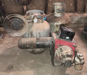lot 78 image: Sunflower Heater with Two Tanks, Sid Harveys Oil Burner Ignition Transformer