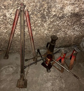 lot 82 image: Vintage Tripod Jack, Two Bottle Jacks, Pair of Jackstands, Two Lug Wrenches