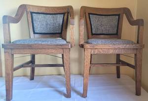 lot 122 image: Two Vintage Oak Upholstered Library Chairs