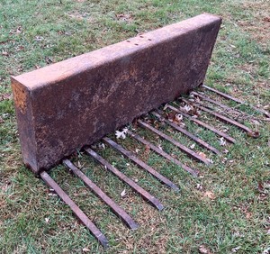 lot 323 image: Manure Tine Bucket for Skid Loader