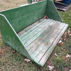 lot 261 image: Three Point Carrier for Back of Tractor