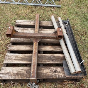 lot 265 image: Heavy Hoist for Skid Loader