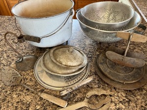 lot 204 image: Primitive Vintage Kitchen Lot Cast IronEnamel Pot