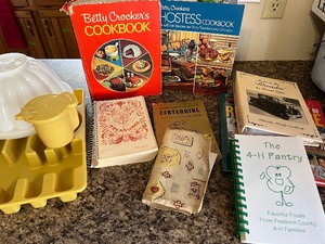 lot 206 image: Vintage Cookbooks Lot