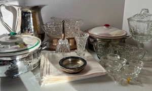 lot 219 image: Vintage Entertaining Serving Dishes